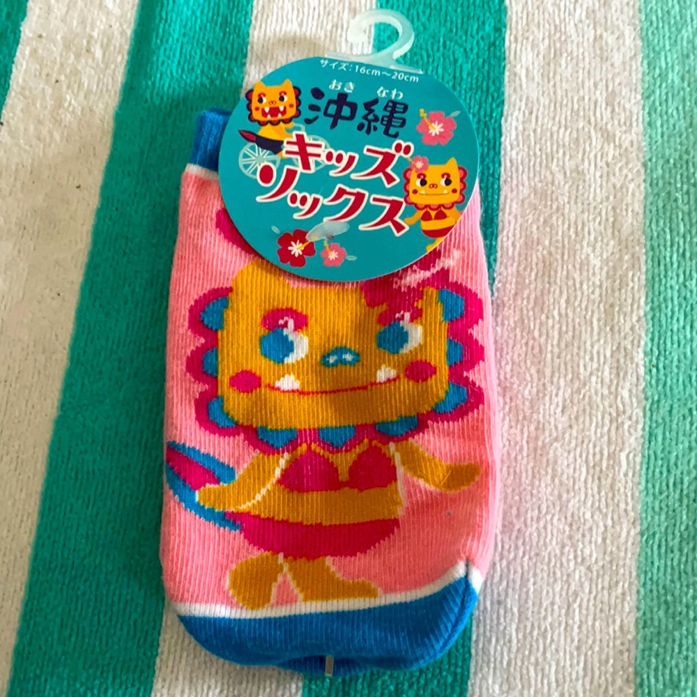 NWT Okinawan pink shisa socks for kids